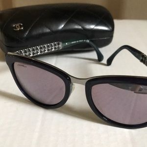 CHANEL mirrored sunglasses